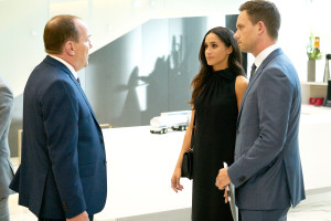 Meghan-Markle-as-Rachel-Zane,-Patrick-J.-Adams-as-Mike-Ross-Suits
